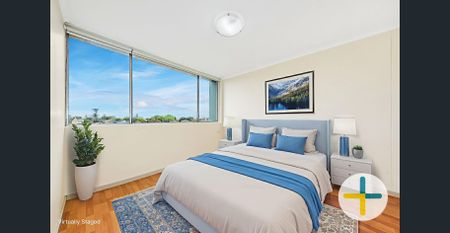 North-East Facing, Modern Apartment + Study! - Photo 2