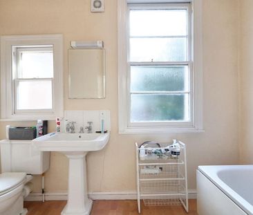 Hampton Road, Redland - Photo 1