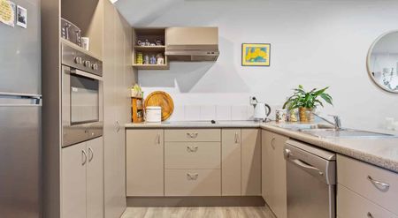 Modern 3 Bedroom Townhouse in Great Location - Photo 4