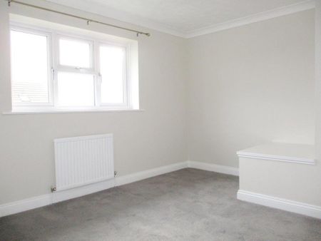 2 bedroom semi-detached house to rent - Photo 5