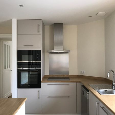 Location Appartement 5 pièces 176m² BORDEAUX 33000 - Photo 3