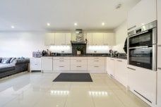 4 bedroom semi-detached house to rent - Photo 3