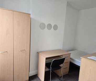 4 bedroom terraced house to rent - Photo 6