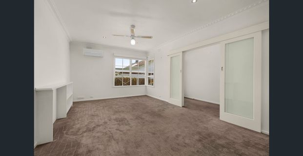 Light-Filled 2-Bedroom Unit in Prime Kew East Location - Photo 1
