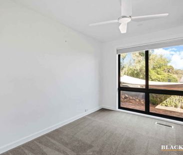 Spacious & Comfortable 4-Bedroom Family Home in Fraser - Photo 3