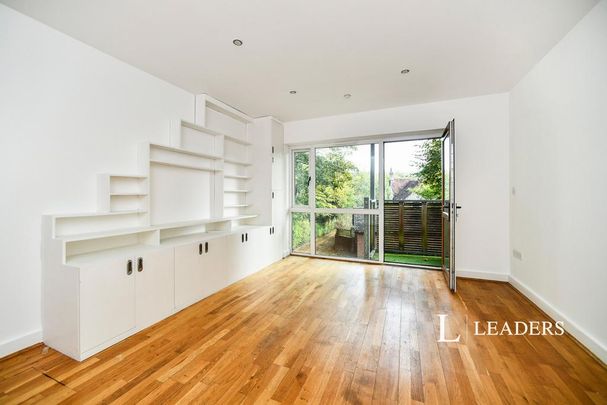 4 bedroom terraced house to rent - Photo 1