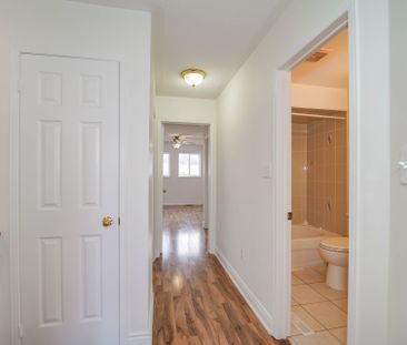 For Lease - 407 Hollandview Trail, Aurora, Ontario - Photo 1