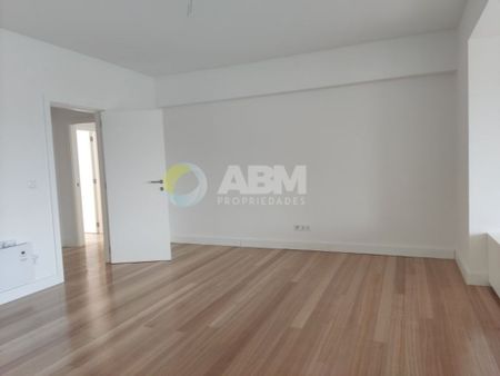 4 bedroom luxury Flat for rent in Foco, Porto, Distrito do Porto - Photo 4