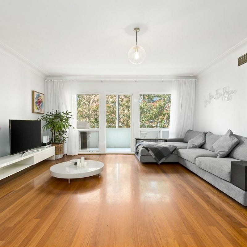 A Particularly Spacious Garden Apartment in a Brilliant Location - Photo 1