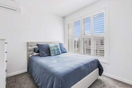 STYLISH COASTAL LIVING JUST 200M FROM THE BEACH - Photo 4