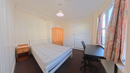 5 bedroom terraced house to rent - Photo 4