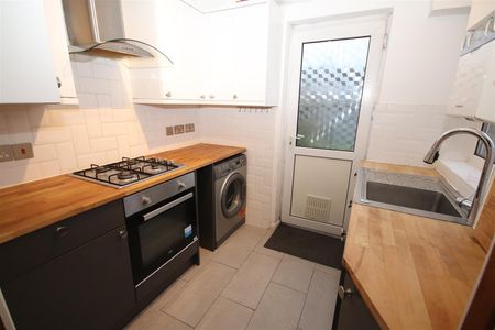 2 bedroom Terraced House to let - Photo 4