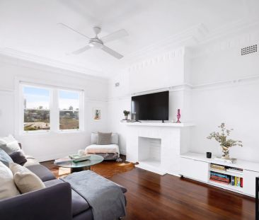 Art Deco Character and Contemporary Style in a Boutique Block of Seven - Photo 6