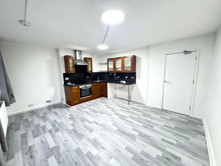 4 bedroom flat to rent - Photo 4
