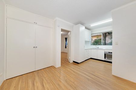 Private Ground Floor Apartment in Prime Location - Photo 4