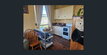 Partly Furnished Apartment in Prime Location with Mountain Views - Photo 5