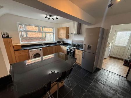 2 Dromore Street, Cregagh, Belfast, BT6 8PF - Photo 5