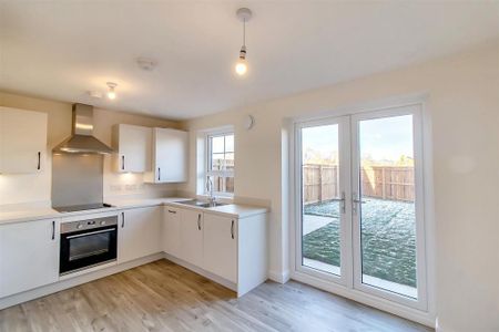 3 bedroom semi-detached house to rent - Photo 5