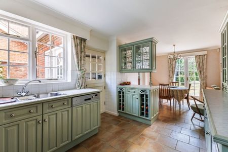 5 bedroom detached house to rent - Photo 2