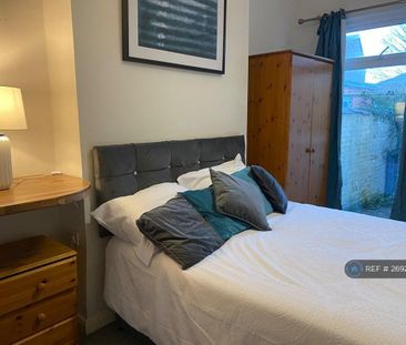 1 bedroom in a house share to rent - Photo 5