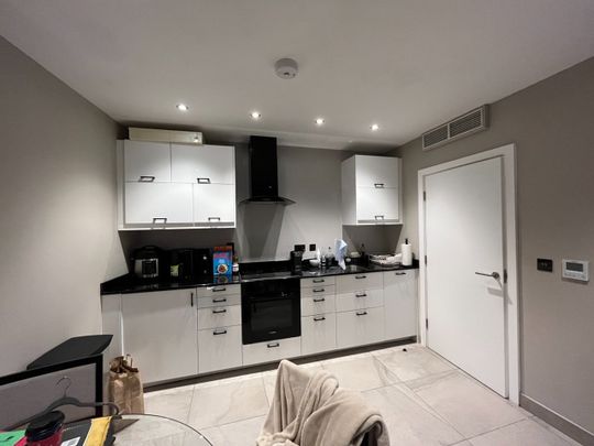2 Bed Flat, Park Square East, LS1 - Photo 1