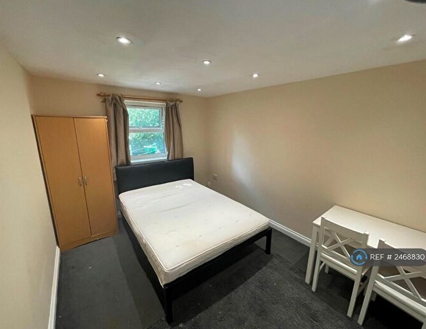 1 bedroom in a house share to rent - Photo 1