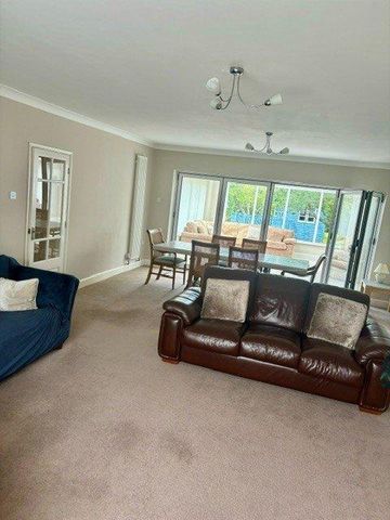 5 bedroom bungalow to rent - Photo 5