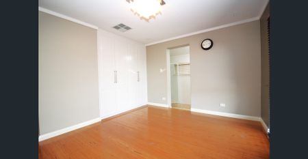 GREAT FAMILY HOME WITH POOL - Photo 5