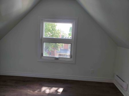 For Lease - 54 Harvard Avenue, Toronto, Ontario - Photo 4