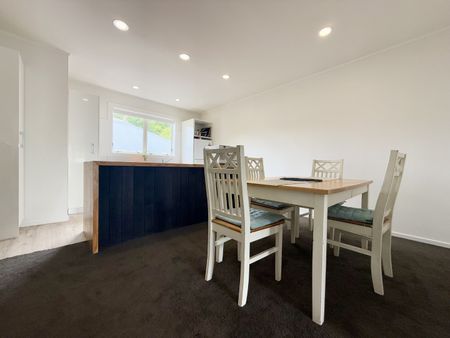 4 Bedroom Townhouse in Thorndon - Photo 2