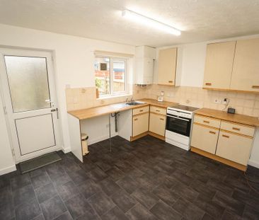 2 bedroom terraced house to rent - Photo 4