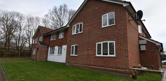 Upshire Gardens, The Warren, Bracknell, RG12 - Photo 2