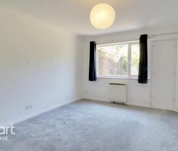 2 bedroom bungalow to rent - Photo 2