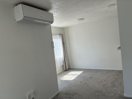 Modern, Fresh & Perfectly Positioned - Photo 2