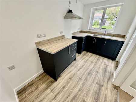 2 bedroom terraced house to rent - Photo 4