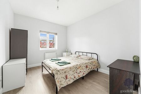48a Central Road, Morden, SM4 - Photo 2