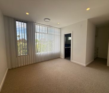 Modern Duplex in the Heart of Berry! - Photo 1