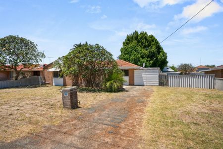 Central Mandurah Convenience – Cozy 3x1 Home Ready Now - Photo 5