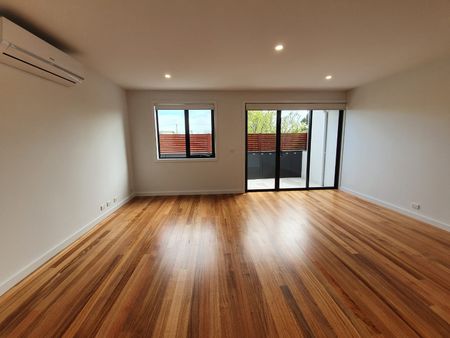 2/2 Mill Road, Oakleigh VIC 3166 - Townhouse For Rent | Domain - Photo 5