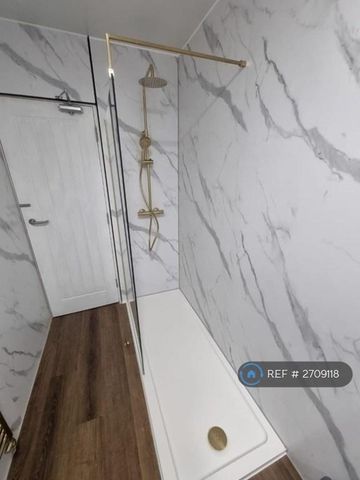 1 bedroom in a flat share to rent - Photo 5