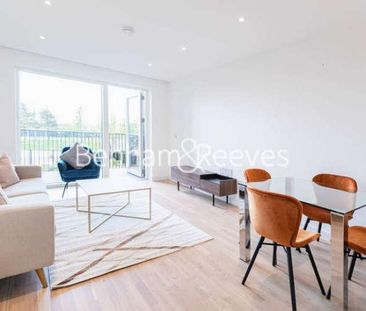 Accolade Avenue, Southall, UB1 - Photo 4