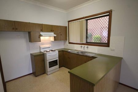LOW SET AIR-CONDITIONED UNIT WALKING DISTANCE TO CBD - Photo 3