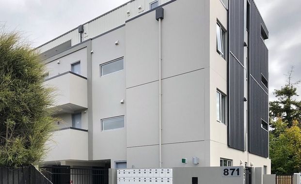 Modern apartment with plenty of goodies close by - Photo 1