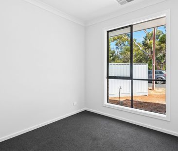 Contemporary design with modern décor throughout - Photo 1