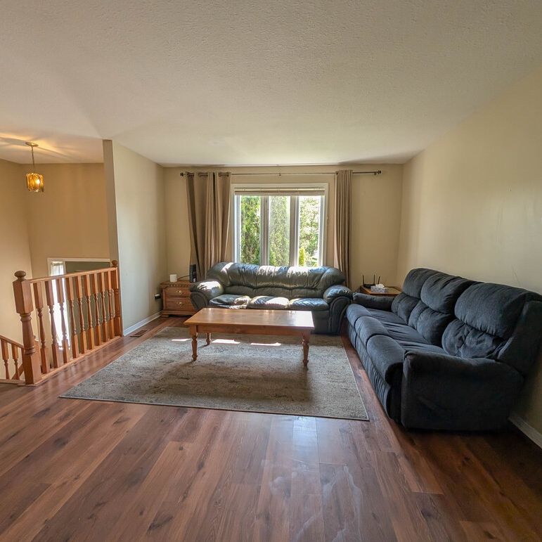 **ALL INCLUSIVE** STUDENT ROOMS FOR RENT IN WELLAND!! - Photo 1