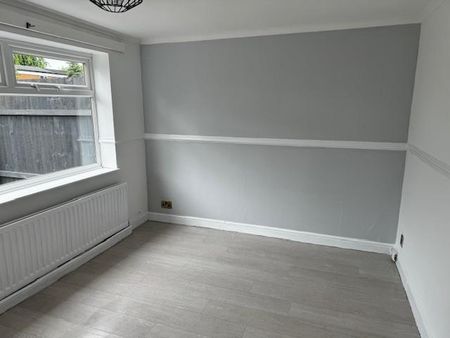 3 bedroom terraced house to rent - Photo 2