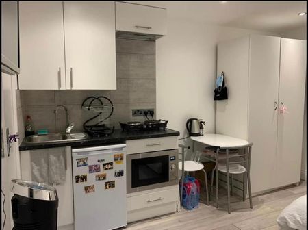 Studio Flat, Grants Close, NW7 - Photo 5