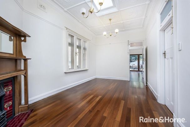 Exemptional 4-Bedroom House in the Heart of Marrickville - Photo 1