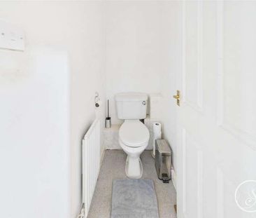 High Moor Crescent, Leeds, LS17 - Photo 6