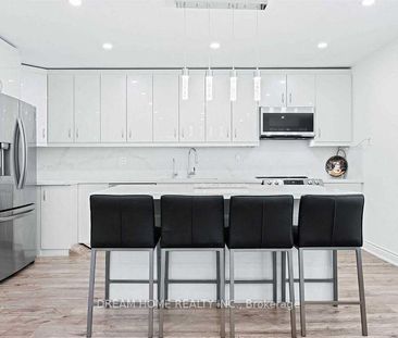 For Lease - 302 Crosby Avenue Unit# Main, Richmond Hill, Ontario - Photo 5